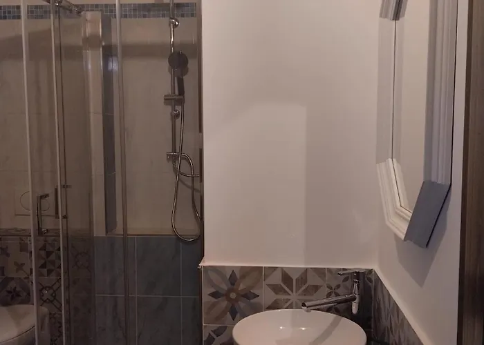 Borgo Doccia 905 Oda ve Kahvaltı Montese