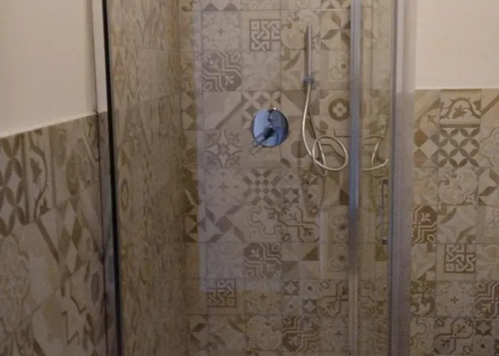 Borgo Doccia 905 Oda ve Kahvaltı Montese